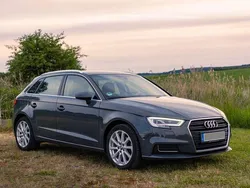 Grau Gebraucht 2017 Audi A3 Sportback Design Kombi | 16.700 € (Fairer Preis)