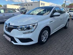 Weiß Gebraucht 2019 Renault Mégane IV Life Limousine | 10.890 € (Fairer Preis)