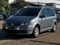 Grau Gebraucht 2010 VW Touran Highline Van / Kleinbus | 4.799 € (Guter Preis)