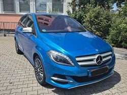 Blau Gebraucht 2015 Mercedes B Electric Drive Van / Kleinbus | 9.990 €