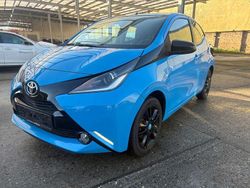 Blau Gebraucht 2015 Toyota Aygo X-cite Kleinwagen | 10.999 €