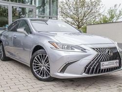 Silber Gebraucht 2023 Lexus ES300H Business Edition Limousine | 41.980 € (Fairer Preis)