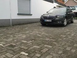 Schwarz Gebraucht 2015 Skoda Superb Ambition Kombi | 15.400 € (Fairer Preis)