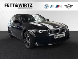 Saphirschwarz metallic Gebraucht 2025 BMW 330 Performance Kombi | 40.990 € (Superpreis)