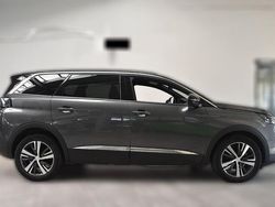 Grau metallic Gebraucht 2023 Peugeot 5008 Allure Van / Kleinbus | 29.050 € (Fairer Preis)
