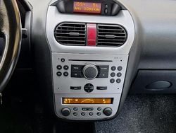 Grau Gebraucht 2005 Opel Corsa Kleinwagen | 1.000 € (Fairer Preis)