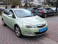 Grün Gebraucht 2011 Opel Astra Kombi | 6.700 € (Fairer Preis)