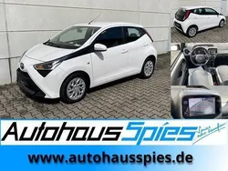 Super white 2 Gebraucht 2022 Toyota Aygo X-play Kleinwagen | 8.990 € (Fairer Preis)