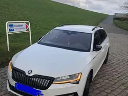 Weiß Gebraucht 2020 Skoda Superb SportLine Kombi | 14.000 €