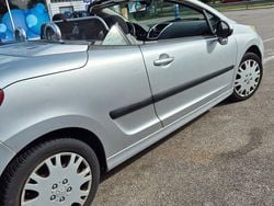 Grau Gebraucht 2009 Peugeot 207 CC Premium Cabrio | 2.990 € (Guter Preis)