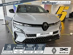 Rafalgrau Neu 2025 Renault Mégane Techno Limousine | 40.590 € (Etwas zu teuer)