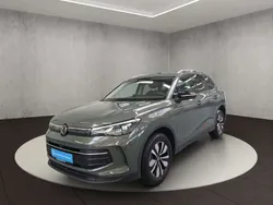 Grün Gebraucht 2024 VW Tiguan Life SUV | 42.700 € (Superpreis)