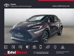Dunkel amethyst metallic/ dach schwarz Gebraucht 2024 Toyota C-HR Team SUV | 29.490 € (Guter Preis)