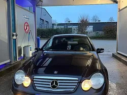 Blau Gebraucht 2001 Mercedes C200 Coupé | 2.100 €