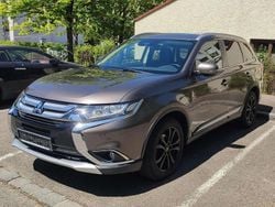 Braun Gebraucht 2018 Mitsubishi Outlander Classic Collection Plus SUV | 12.800 € (Fairer Preis)