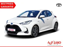 Weiß Gebraucht 2021 Toyota Yaris Hybrid Club Limousine | 18.990 € (Fairer Preis)