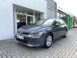 Grau Gebraucht 2024 VW Golf VIII Life Kombi | 24.350 € (Fairer Preis)