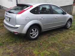 Silber Gebraucht 2005 Ford Focus Ambiente Limousine | 1.499 € (Guter Preis)