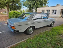 Grau Gebraucht 1983 Mercedes 200 Limousine | 16.500 €
