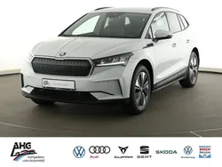 Weiß Gebraucht 2024 Skoda Enyaq iV Clever SUV | 35.248 € (Etwas zu teuer)