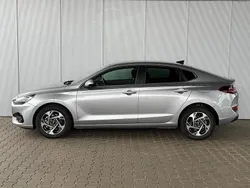 Shimmering silver Neu 2024 Hyundai i30 Life Limousine | 24.800 € (Fairer Preis)