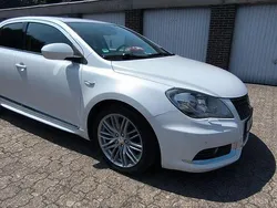 Weiß Gebraucht 2011 Suzuki Kizashi Sport Limousine | 9.000 € (Guter Preis)
