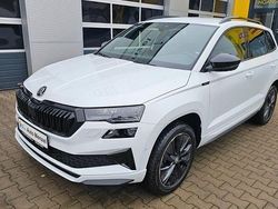 Moonweiss metallic Neu 2025 Skoda Karoq SportLine SUV | 36.490 € (Fairer Preis)