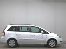 Weiß Gebraucht 2014 Opel Zafira Family Van / Kleinbus | 3.490 € (Guter Preis)