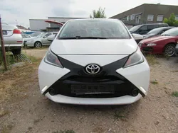 Weiß Gebraucht 2014 Toyota Aygo X-play Kleinwagen | 3.999 € (Superpreis)