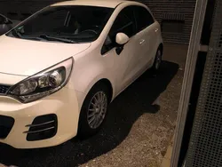Weiß Gebraucht 2015 Kia Rio 2 Limousine | 7.800 €