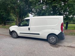 Weiß Gebraucht 2018 Opel Combo Van / Kleinbus | 6.500 € (Guter Preis)