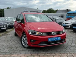 Rot Gebraucht 2016 VW Golf Sportsvan Highline Van / Kleinbus | 9.999 € (Guter Preis)
