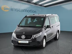 Schwarz Gebraucht 2024 Mercedes EQV300 Van / Kleinbus | 50.199 € (Fairer Preis)