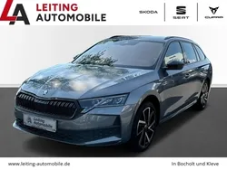 Graphite grau metallic met. Gebraucht 2024 Skoda Octavia SportLine Kombi | 37.245 € (Teuer)