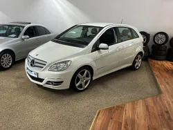 Weiß Gebraucht 2011 Mercedes B160 Sport Van / Kleinbus | 4.900 € (Fairer Preis)