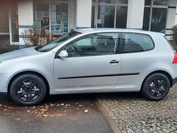 Silber Gebraucht 2004 VW Golf V Limousine | 2.800 € (Fairer Preis)