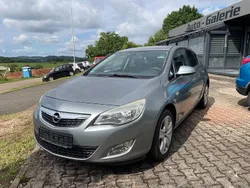 Grau Gebraucht 2011 Opel Astra Edition Limousine | 2.222 € (Guter Preis)