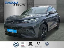 Delfingrau metallic Gebraucht 2024 VW Tiguan R-line SUV | 48.780 € (Superpreis)