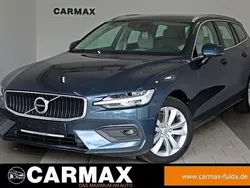 Blau Gebraucht 2020 Volvo V60 Momentum Kombi | 21.900 € (Fairer Preis)