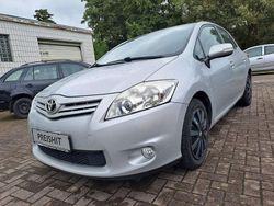 Silber Gebraucht 2012 Toyota Auris Design Limousine | 5.480 € (Fairer Preis)
