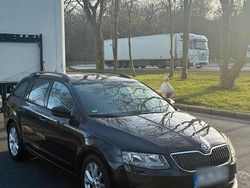 Schwarz Gebraucht 2014 Skoda Octavia Kombi | 6.200 € (Fairer Preis)