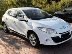 Weiß Gebraucht 2009 Renault Mégane III Dynamique Limousine | 4.100 € (Fairer Preis)