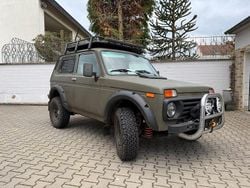 Grün Gebraucht 2006 Lada niva SUV | 10.850 € (Teuer)