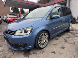 Weiß Gebraucht 2011 VW Touran Highline Van / Kleinbus | 9.300 € (Fairer Preis)
