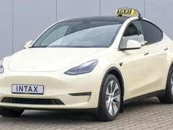 Rot Gebraucht 2023 Tesla Model Y Performance SUV | 30.800 € (Fairer Preis)