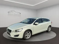 Weiß Gebraucht 2011 Volvo V60 Summum Kombi | 8.900 € (Etwas zu teuer)