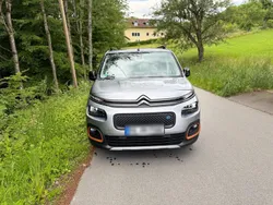 Grau Gebraucht 2023 Citroën e-Berlingo XTR Van / Kleinbus | 28.000 € (Teuer)