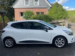 Weiß Gebraucht 2017 Renault Clio IV Life Limousine | 6.000 € (Fairer Preis)