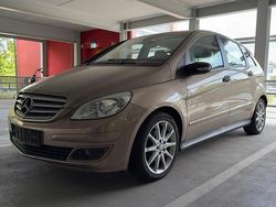 Gold Gebraucht 2007 Mercedes B180 Van / Kleinbus | 1.600 €