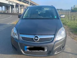 Grau Gebraucht 2012 Opel Zafira Van / Kleinbus | 3.000 € (Teuer)